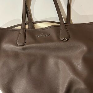 Reversible tote
